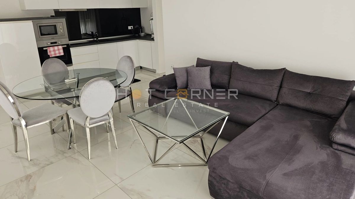 Medulin, appartamento top in posizione top, giardino, piscina, vicino alla spiaggia