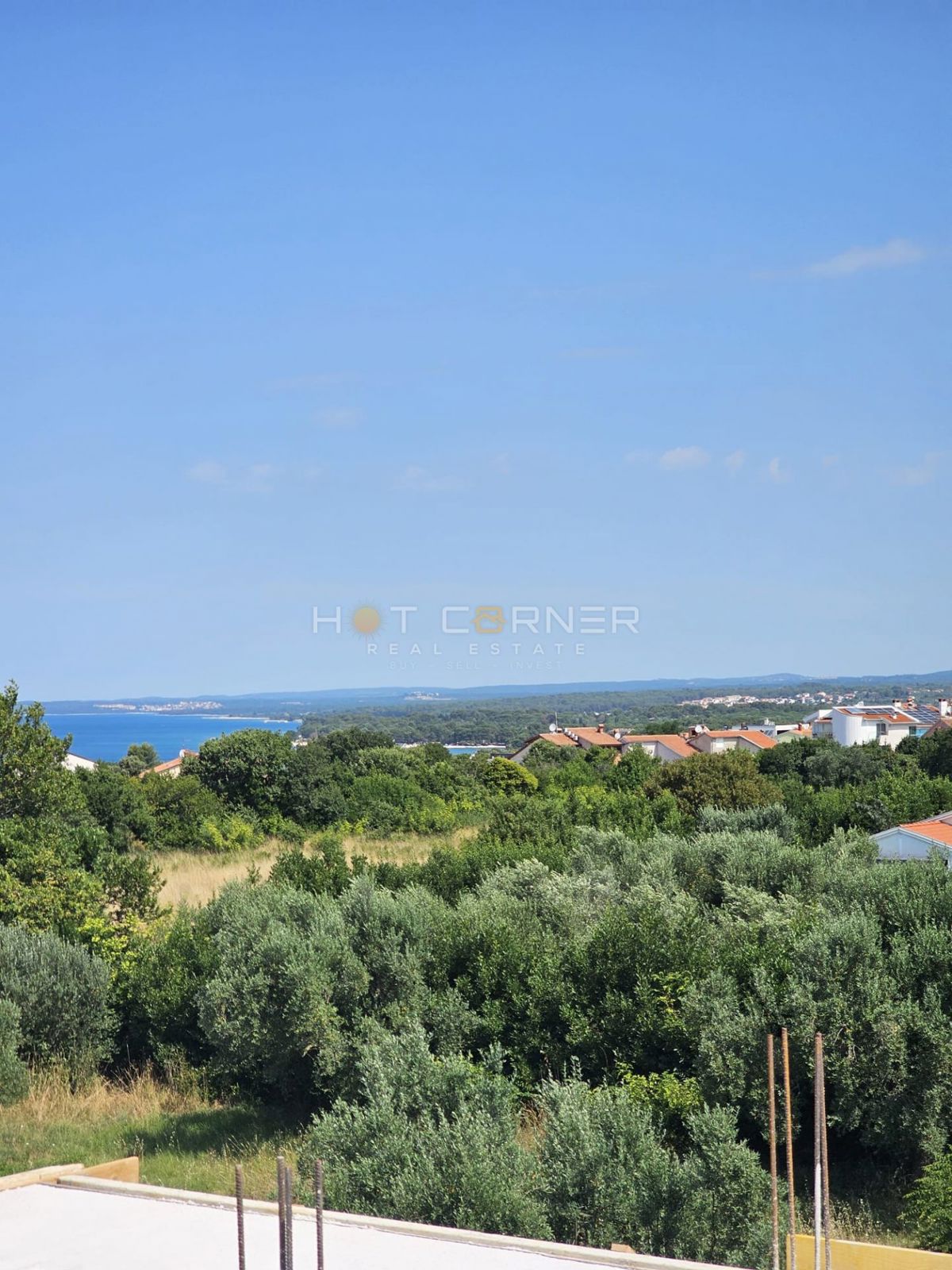 Appartamento nel Cuore di Stignano – Zona Tranquilla con Vista sugli Uliveti, Vicino alla Scuola e al Mare