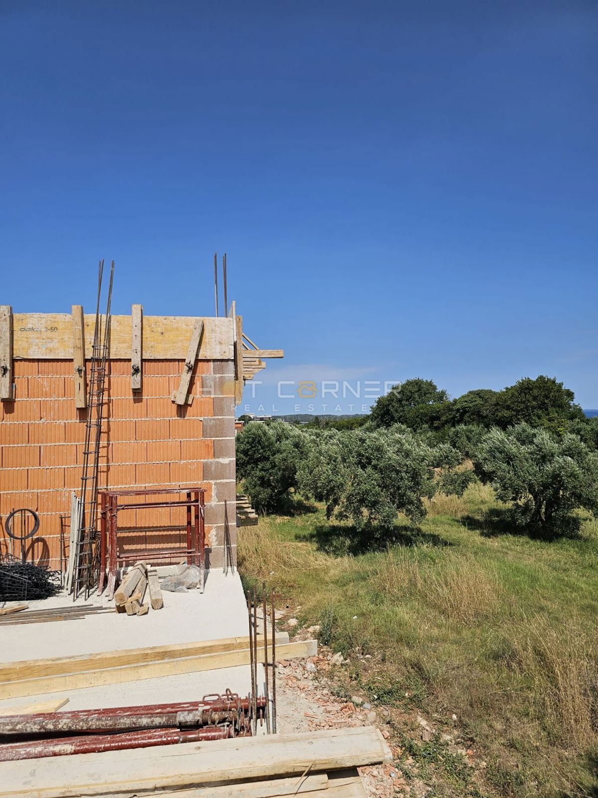 Appartamento nel Cuore di Stignano – Zona Tranquilla con Vista sugli Uliveti, Vicino alla Scuola e al Mare