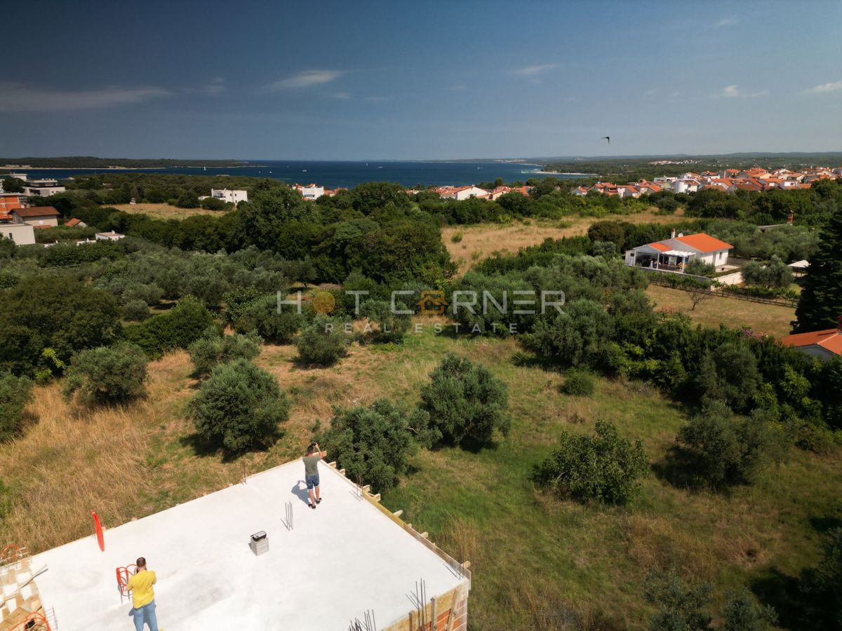 Appartamento nel Cuore di Stignano – Zona Tranquilla con Vista sugli Uliveti, Vicino alla Scuola e al Mare