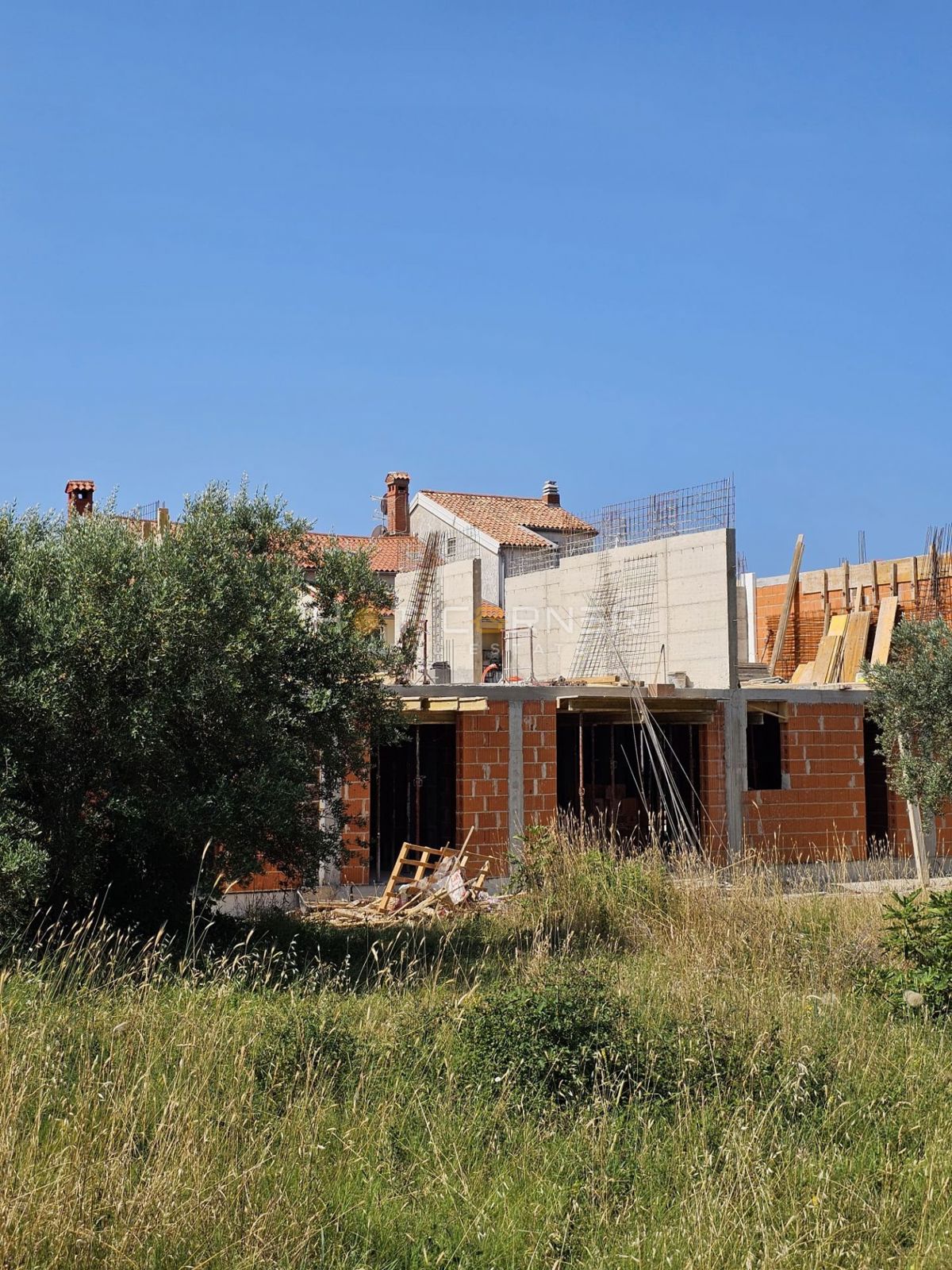 Appartamento nel Cuore di Stignano – Zona Tranquilla con Vista sugli Uliveti, Vicino alla Scuola e al Mare