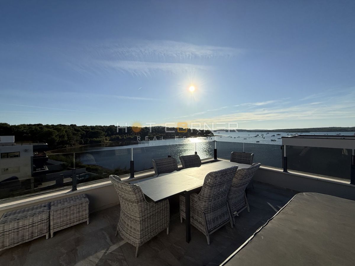 Medulin, penthouse, 1ª fila al mare, vista mare aperta