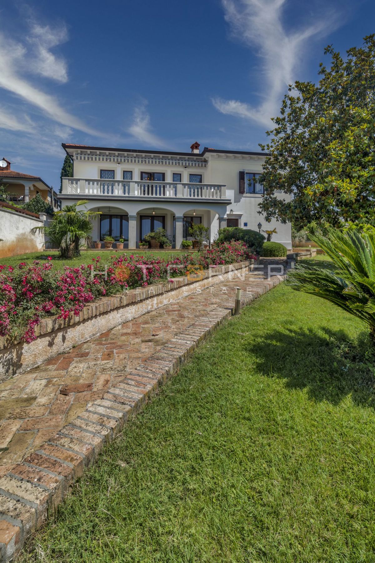 Palazzo fronte mare a Umago
