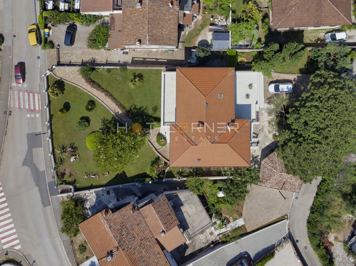 Palazzo fronte mare a Umago