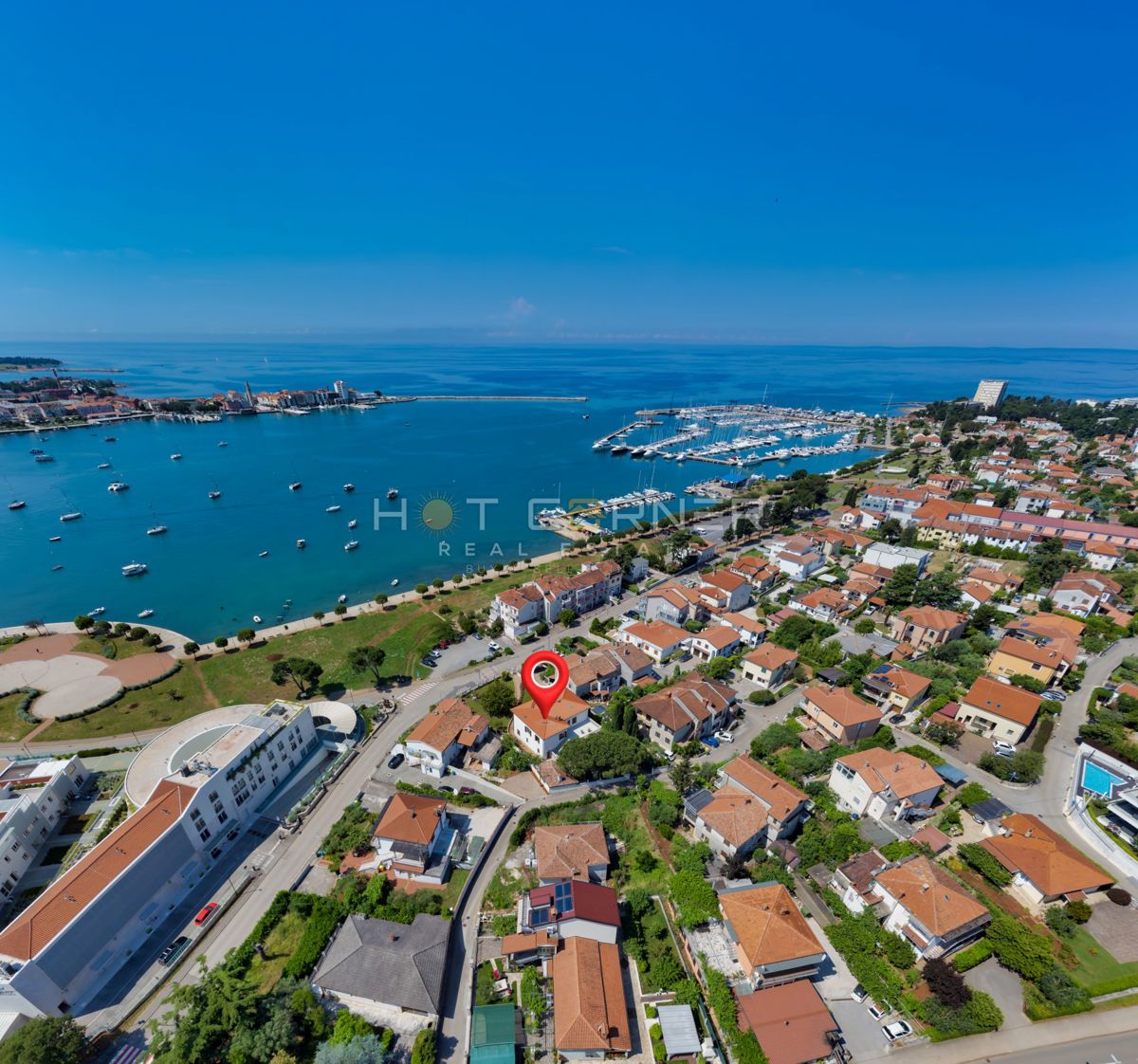 Palazzo fronte mare a Umago
