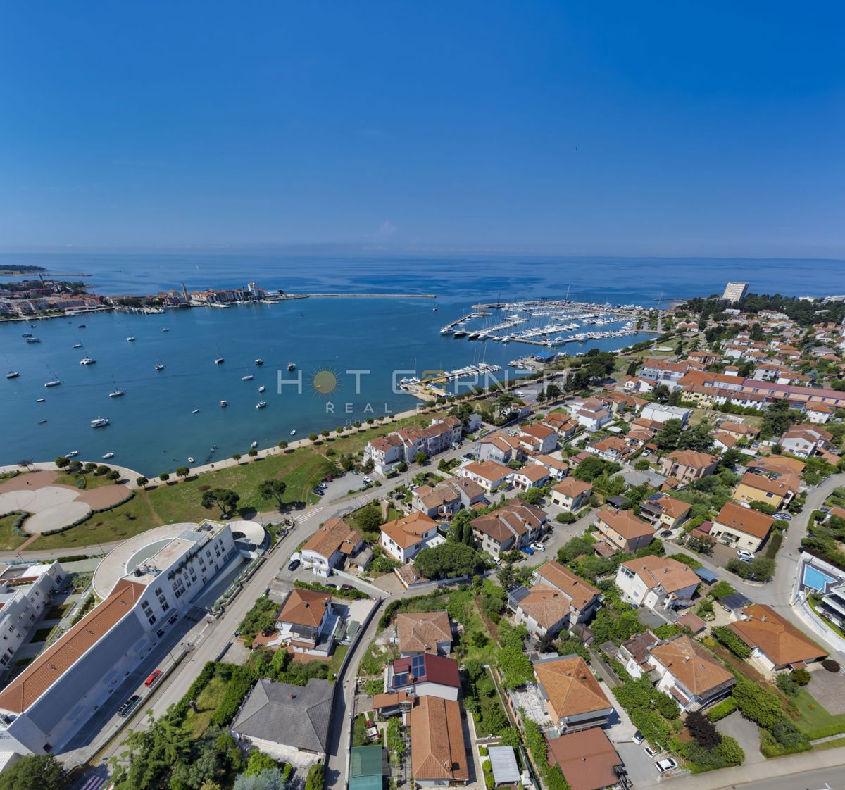 Palazzo fronte mare a Umago