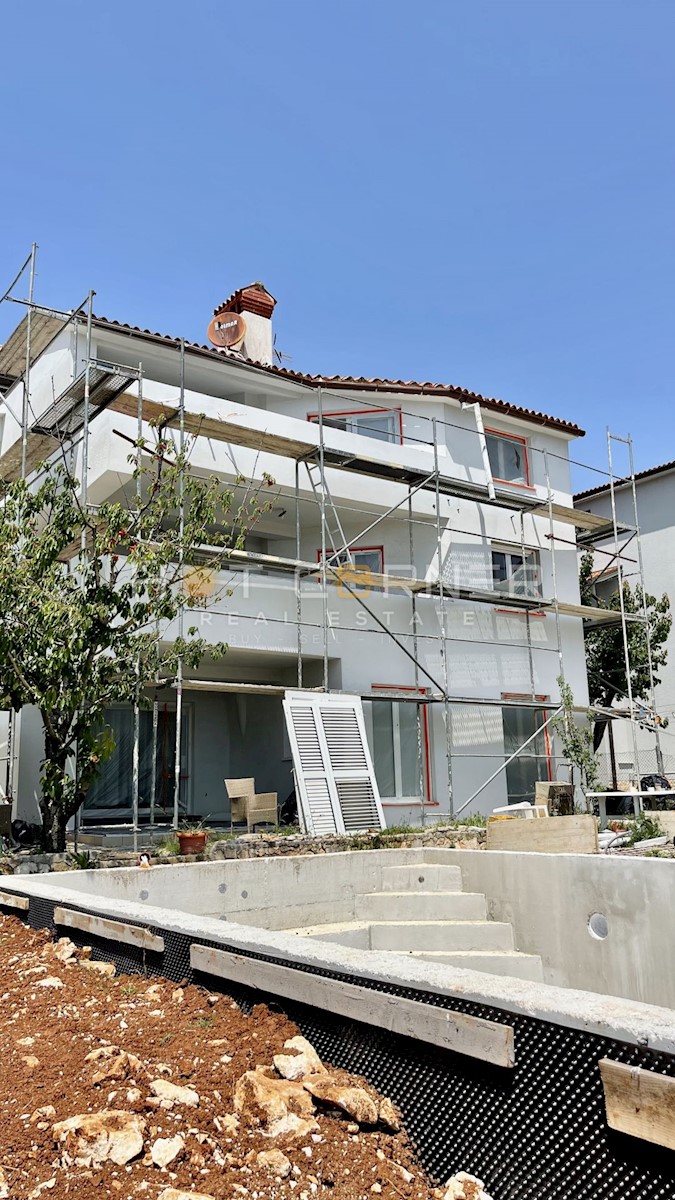 Banjole, nuovo appartamento con piscina, vista mare, 120 m2