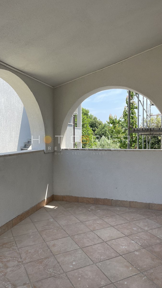 Banjole, nuovo appartamento con piscina, vista mare, 120 m2