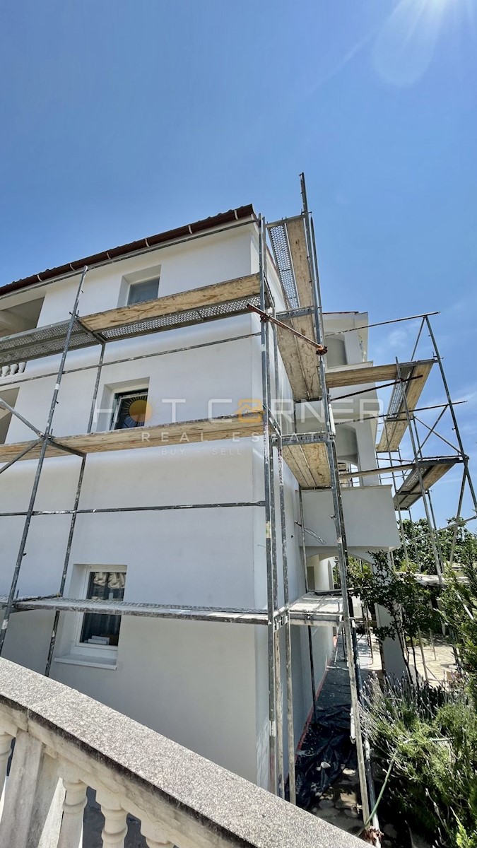 Banjole, nuovo appartamento con piscina, vista mare, 120 m2