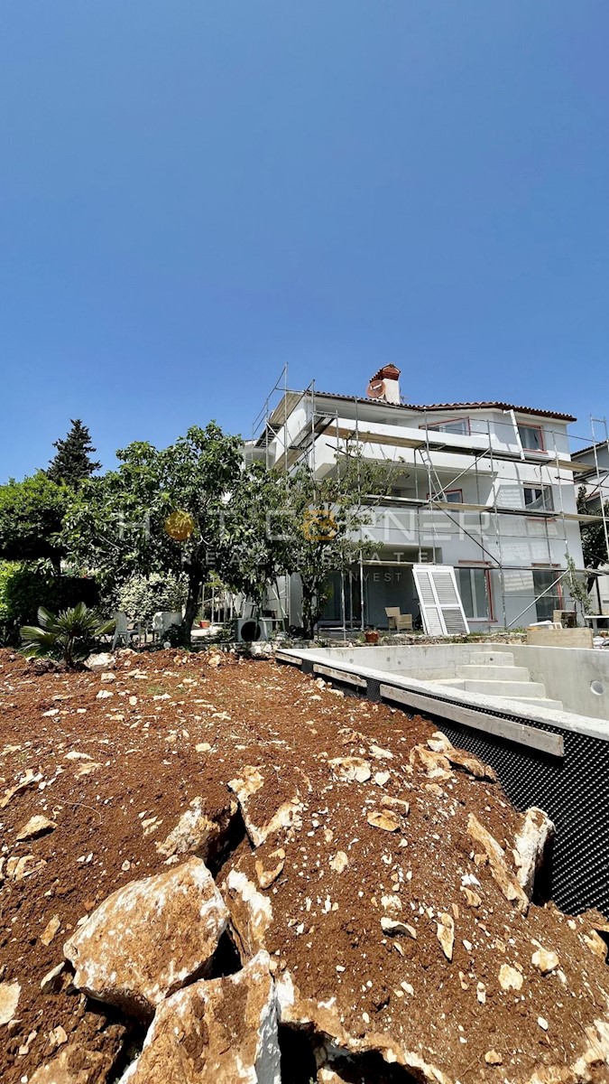 Banjole, nuovo appartamento con piscina, vista mare, 120 m2