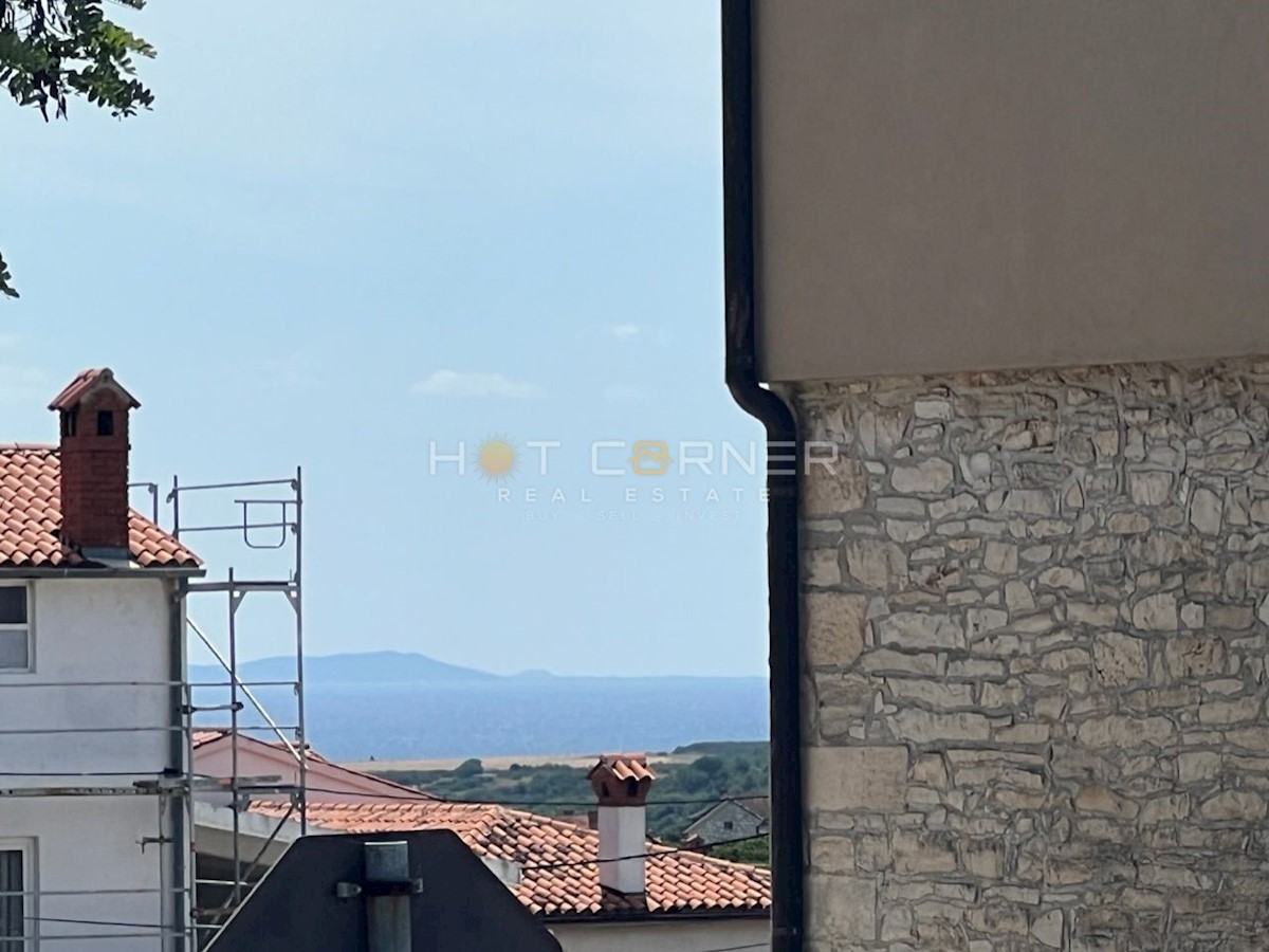 Lisignano, piccola casa da pietra con giardino da ristrutturare 