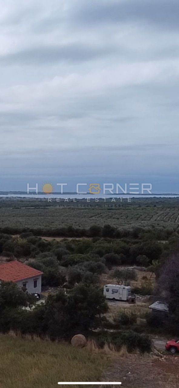 Galižana, terreno eccellente con vista mare, 5 km dal mare