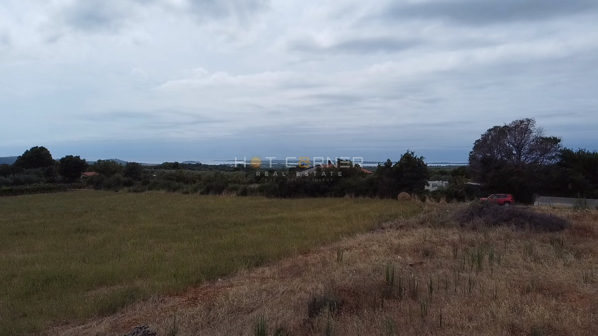 Galižana, terreno eccellente con vista mare, 5 km dal mare