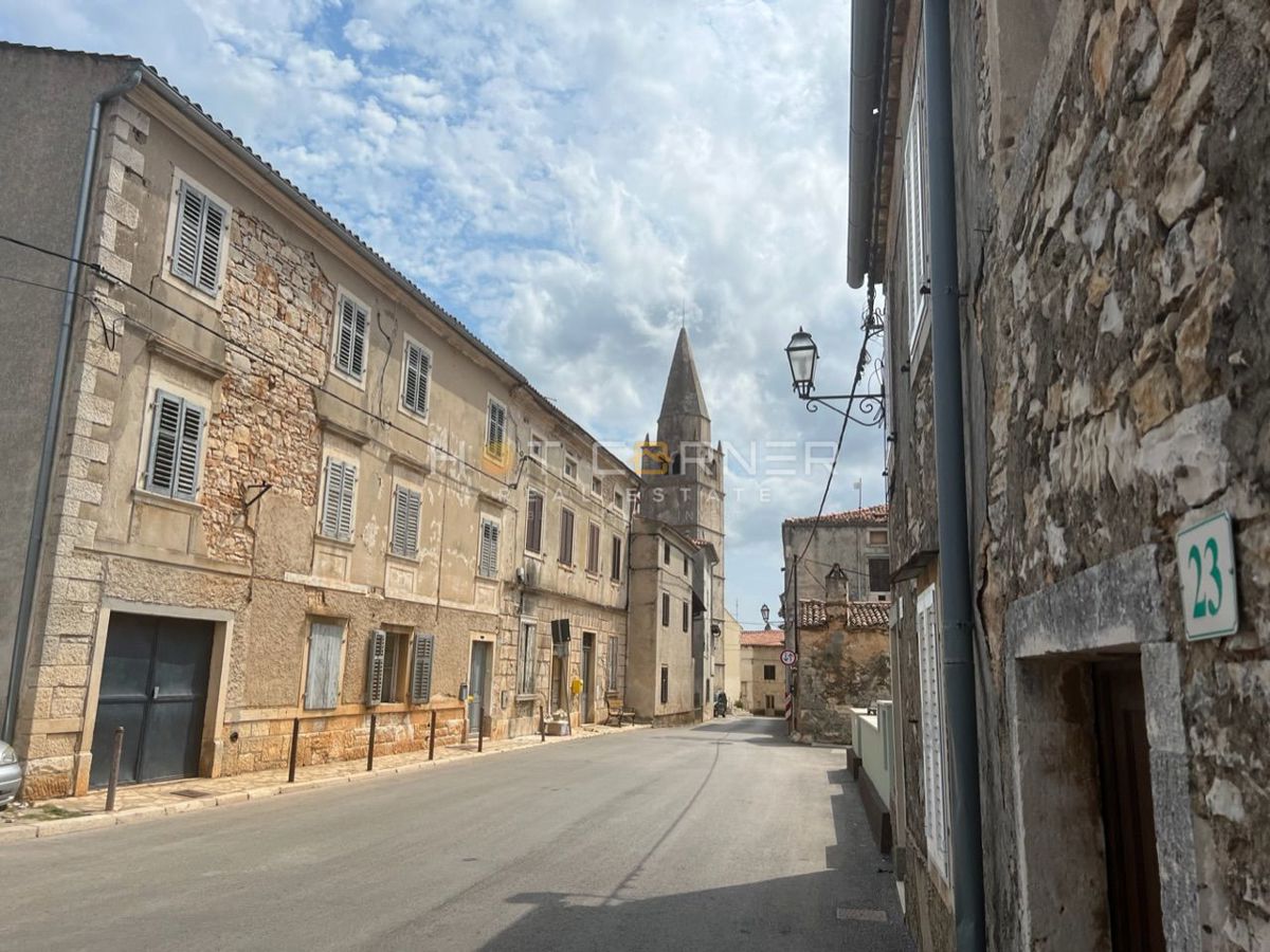 Galižana, terreno eccellente con vista mare, 5 km dal mare