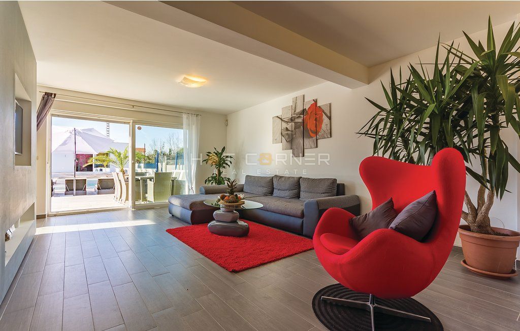 Šišan, bellissima villa con piscina e garage