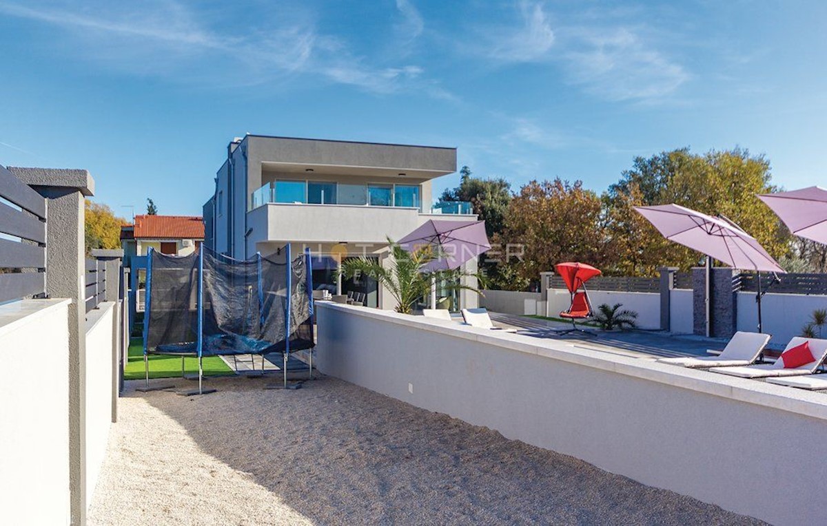 Šišan, bellissima villa con piscina e garage