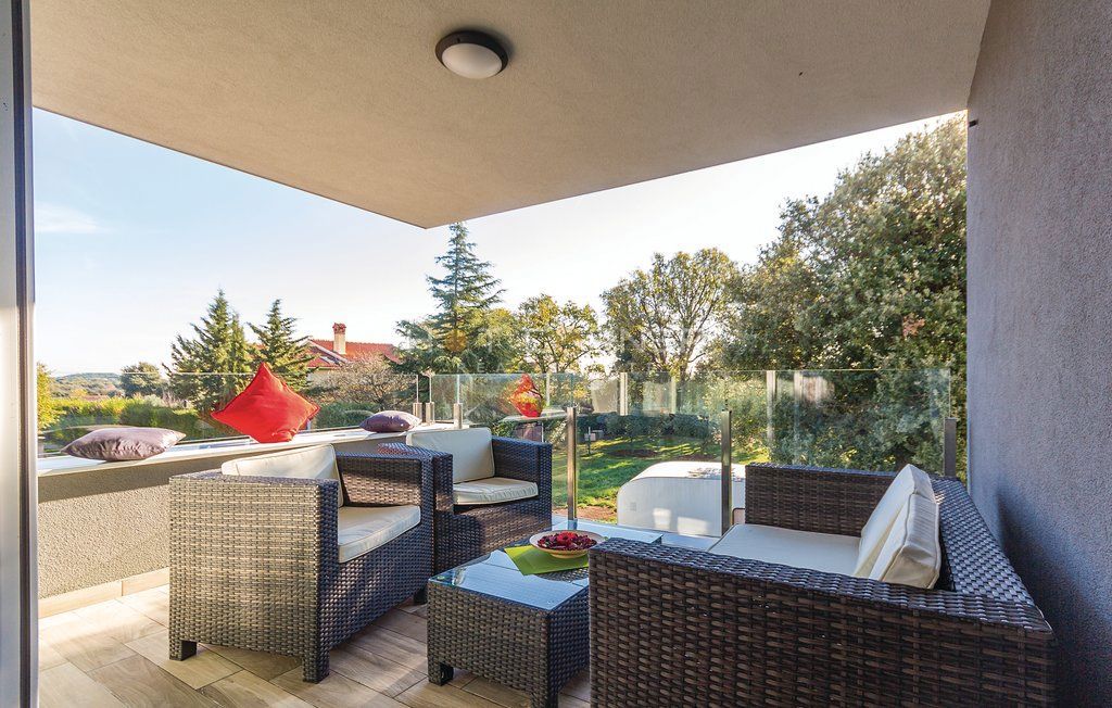 Šišan, bellissima villa con piscina e garage