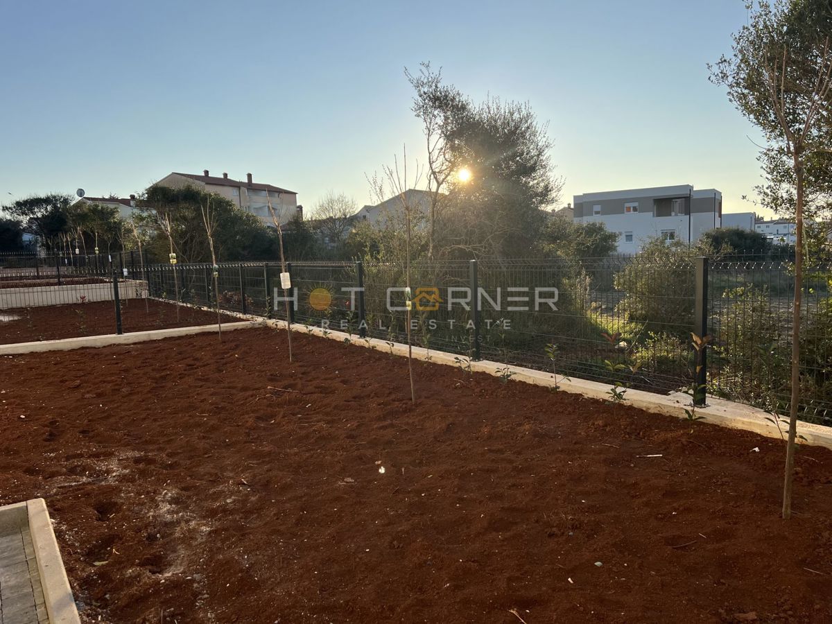 Valdebek, Pola, posizione tranquilla, pronto per l'uso entro l'estate, piano terra, 2 camere da letto, giardino