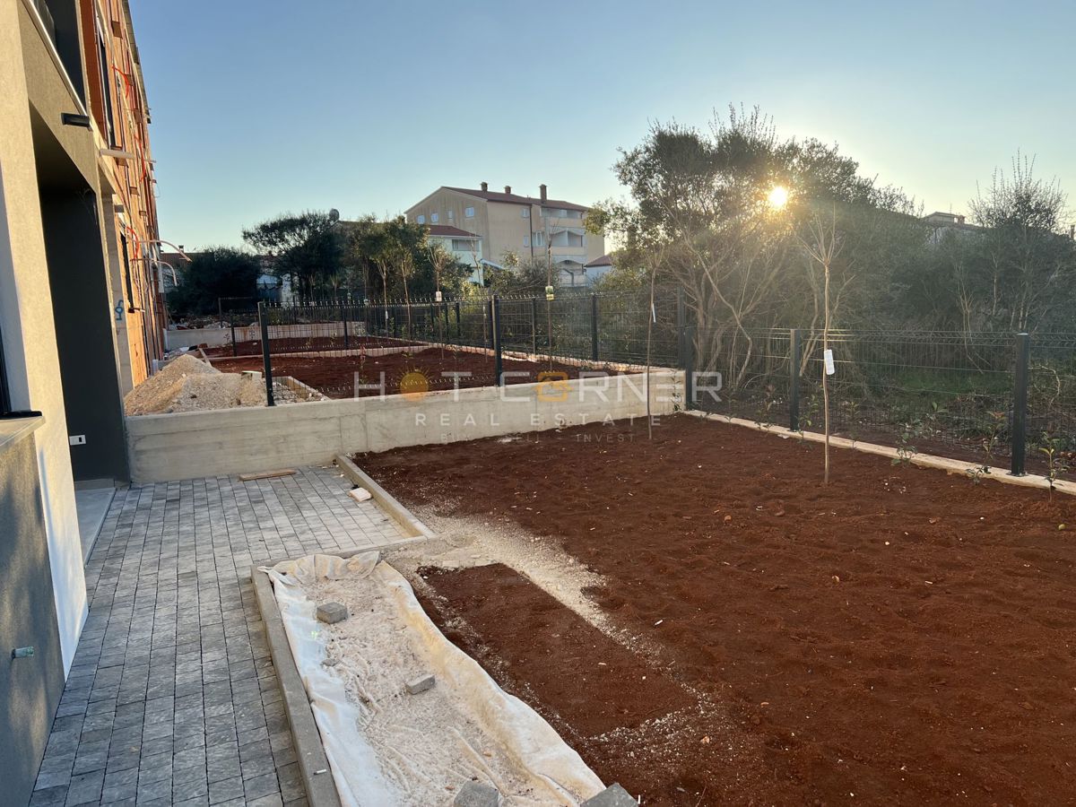 Valdebek, Pola, posizione tranquilla, pronto per l'uso entro l'estate, piano terra, 2 camere da letto, giardino