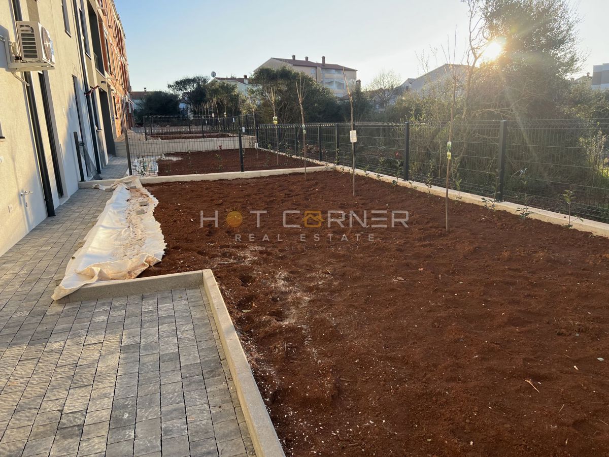 Valdebek, Pola, posizione tranquilla, pronto per l'uso entro l'estate, piano terra, 2 camere da letto, giardino