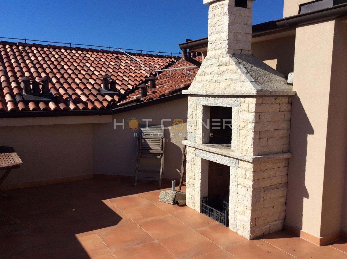 Appartamento di lusso, vista panoramica sul mare, terrazza sul tetto, garage