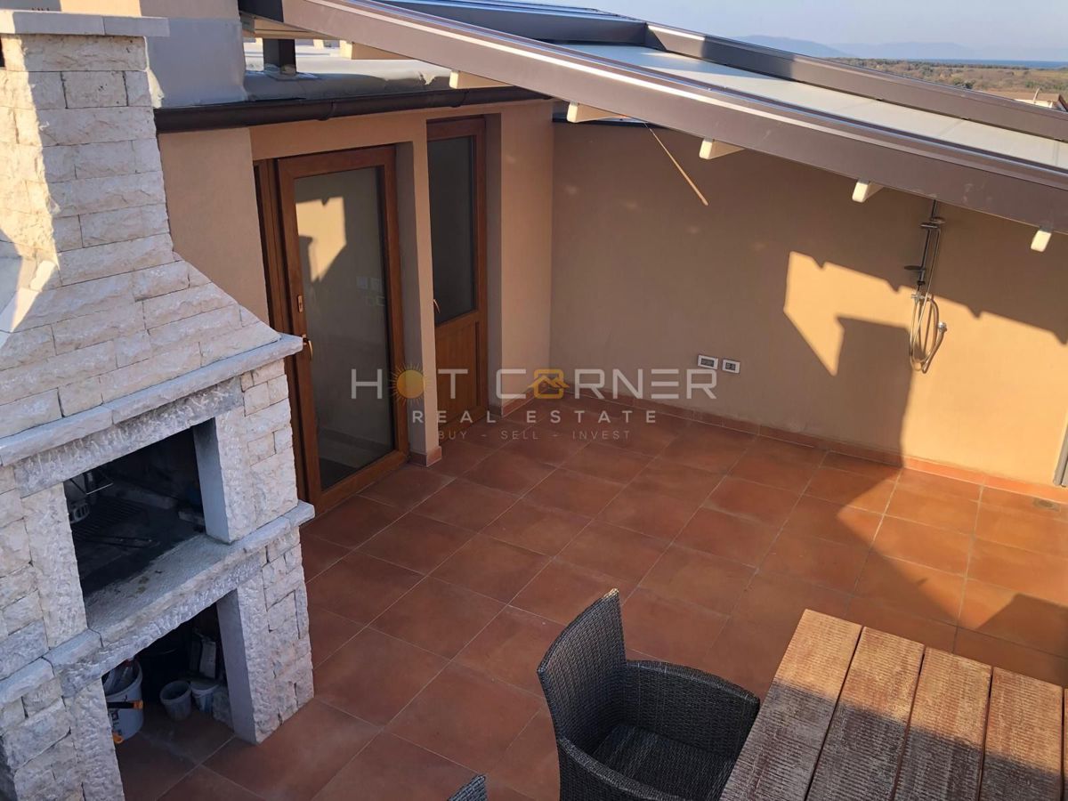 Appartamento di lusso, vista panoramica sul mare, terrazza sul tetto, garage