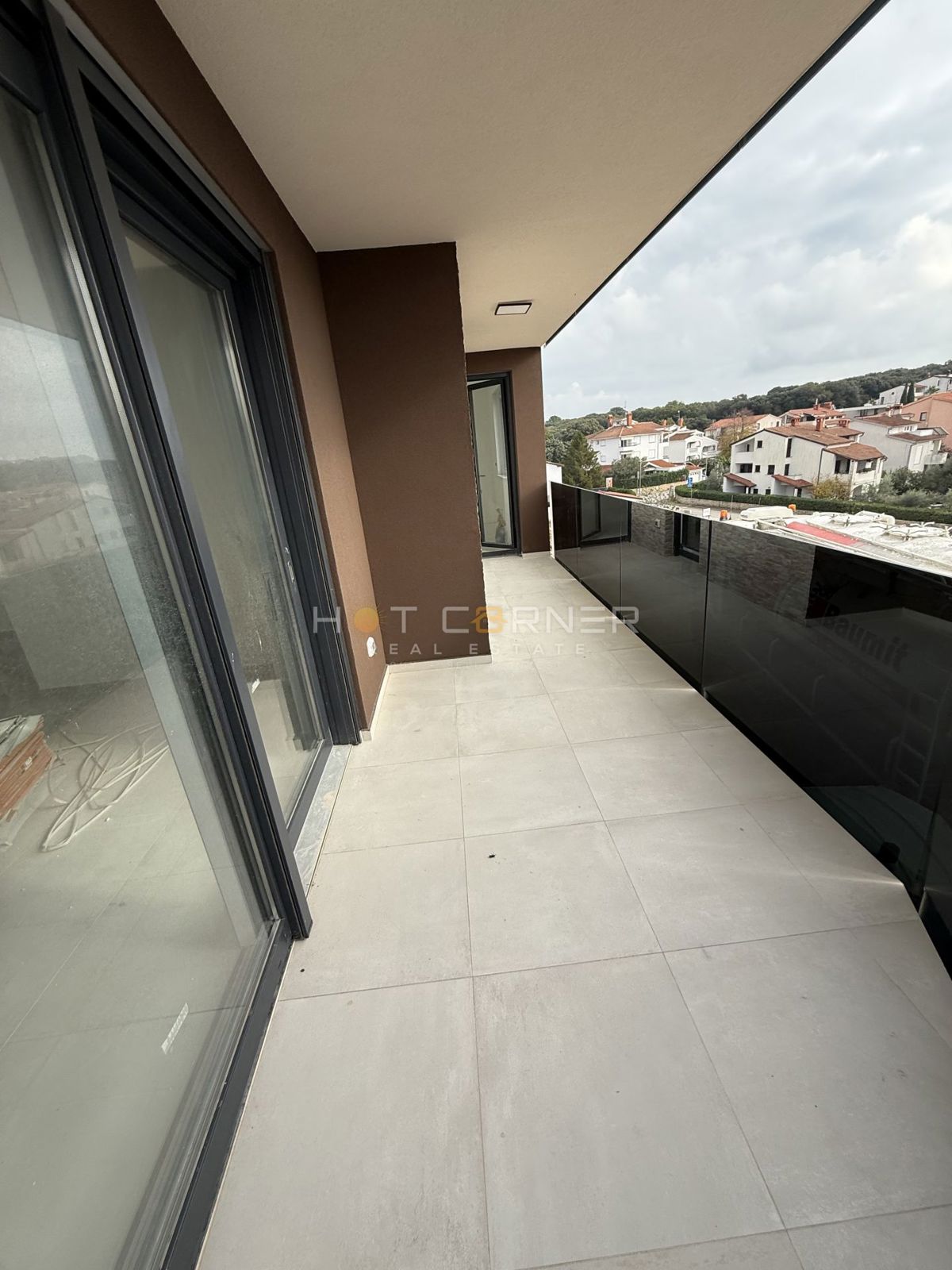 Posizione top, Pješčana Uvala, appartamento di lusso in una nuova costruzione con vista mare, a 400 m dalla spiaggia!