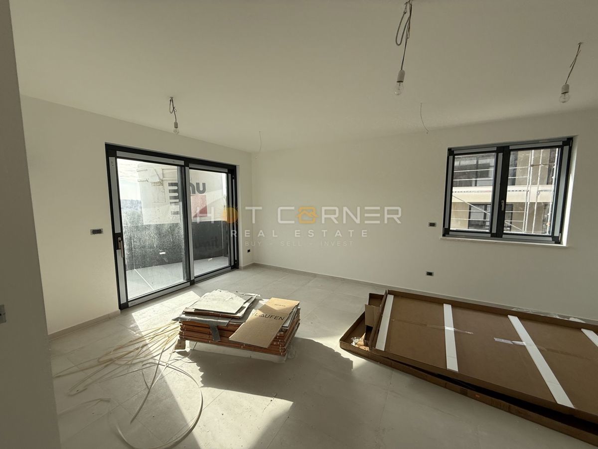 Posizione top, Pješčana Uvala, appartamento di lusso in una nuova costruzione con vista mare, a 400 m dalla spiaggia!