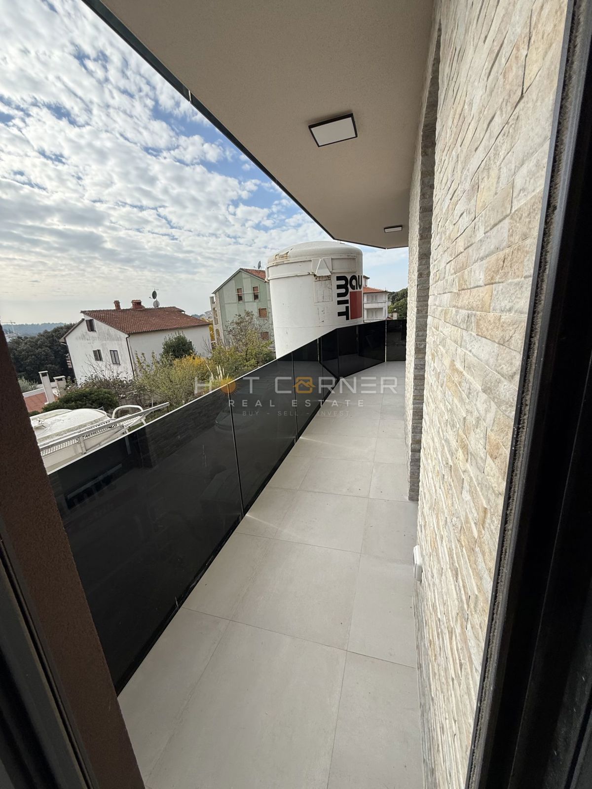 Posizione top, Pješčana Uvala, appartamento di lusso in una nuova costruzione con vista mare, a 400 m dalla spiaggia!