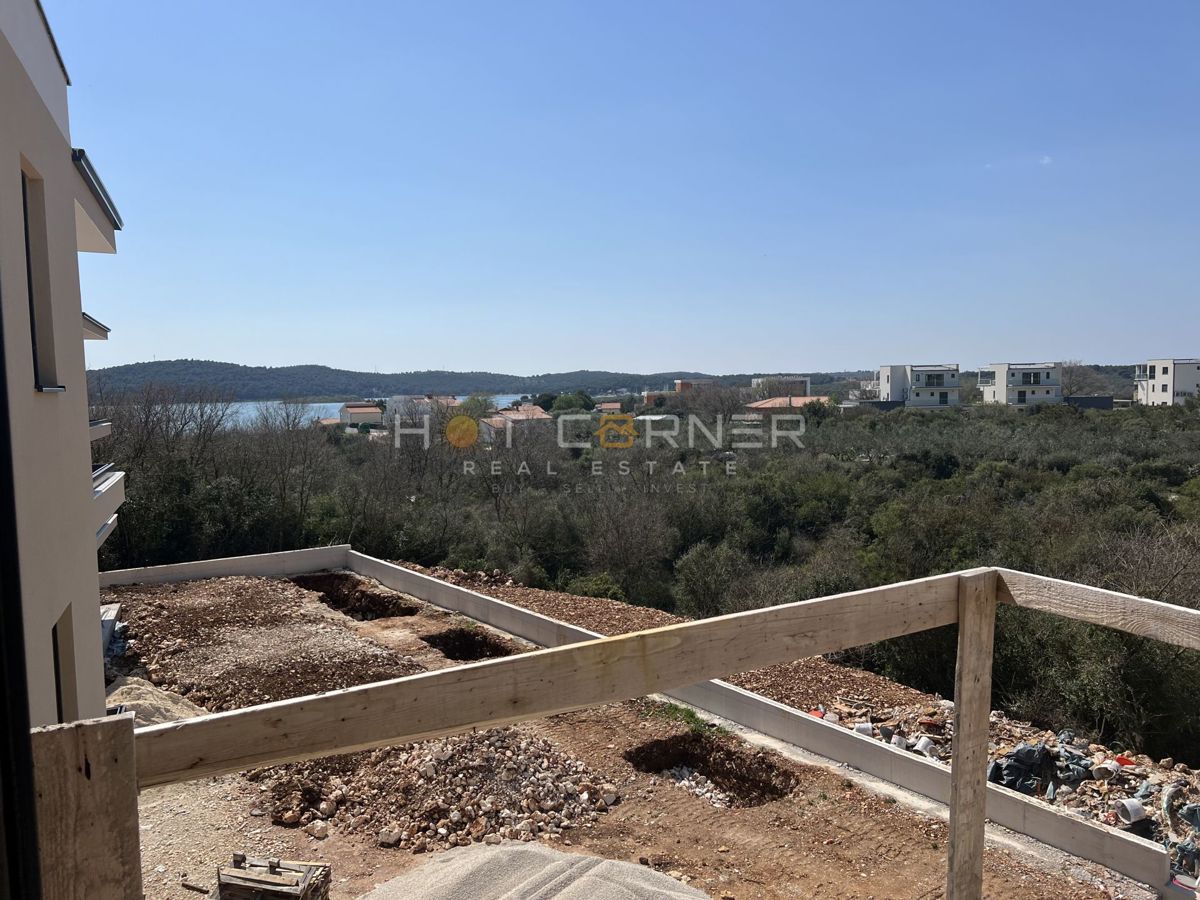 Medulin, 650 m dalla spiaggia, 2 camere da letto, terrazza sul tetto, vista mare mozzafiato!