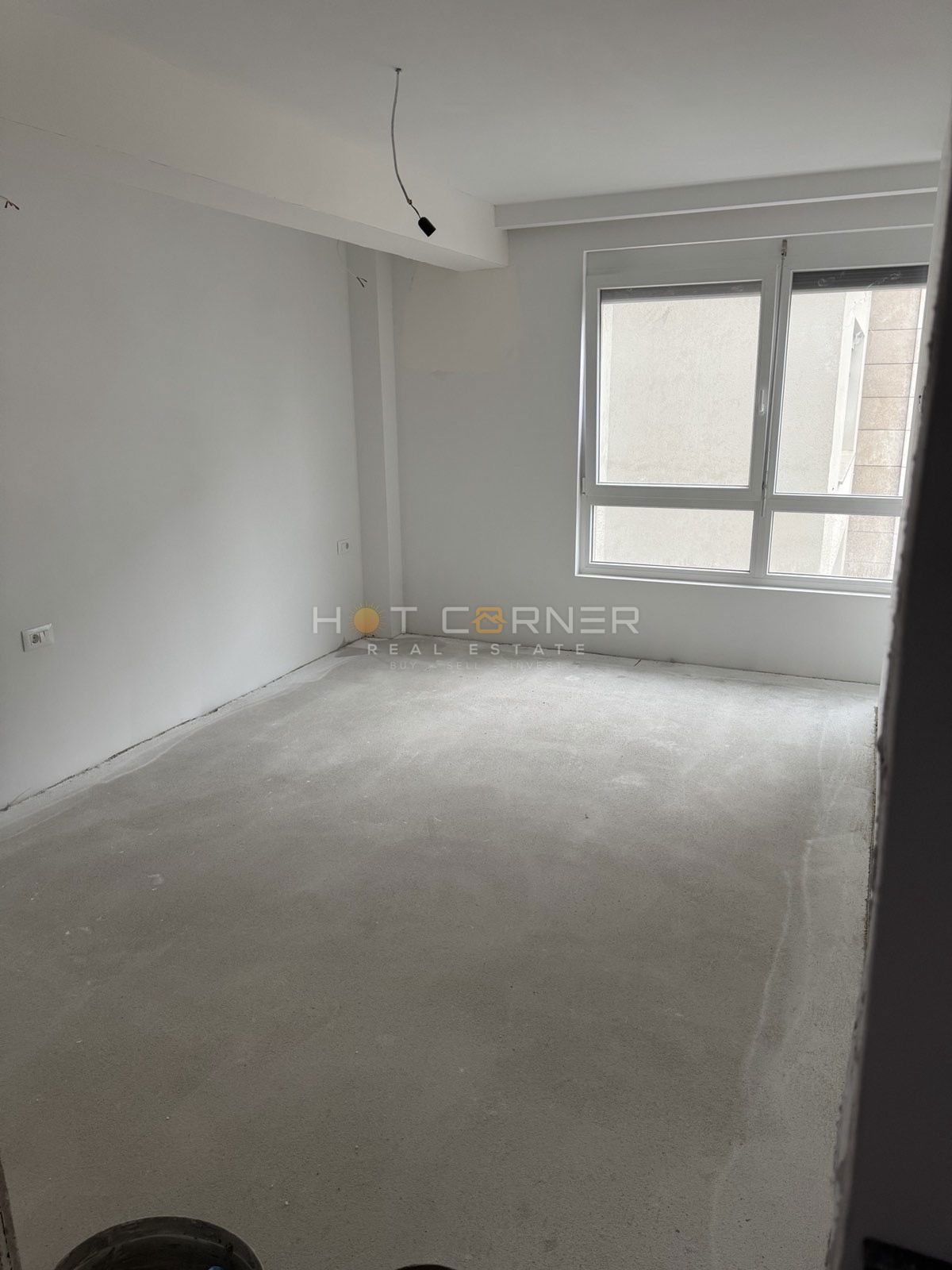 Pola, centro città, appartamento trilocale in un edificio moderno, garage