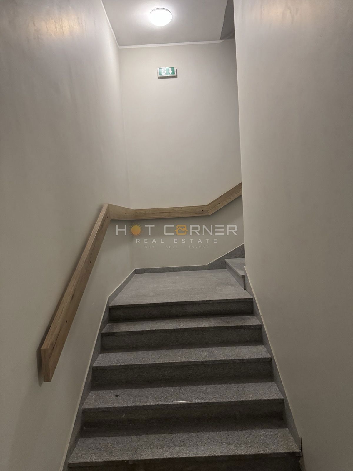 Pola, centro città, appartamento trilocale in un edificio moderno, garage