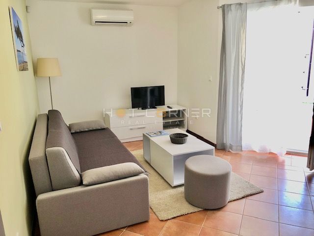 Medulin, 200 m dalla spiaggia, appartamento al piano terra, 2 camere da letto, giardino di 30 m²