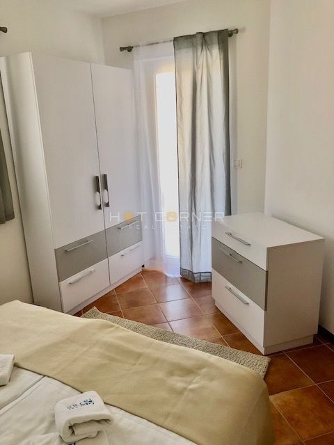 Medulin, 200 m dalla spiaggia, appartamento al piano terra, 2 camere da letto, giardino di 30 m²