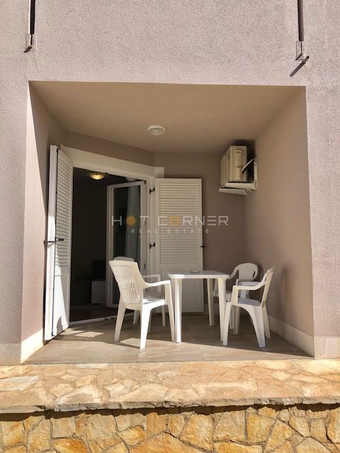 Medulin, 200 m dalla spiaggia, appartamento al piano terra, 2 camere da letto, giardino di 30 m²