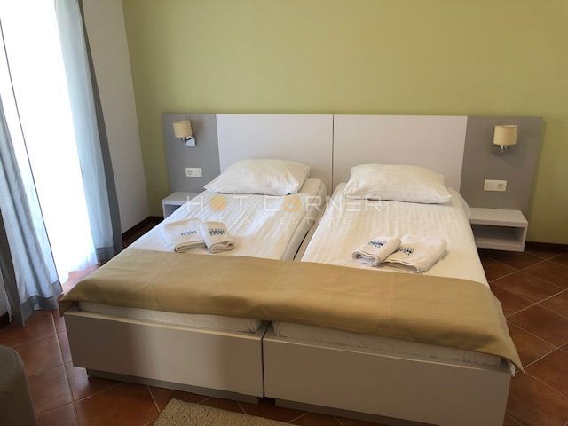 Medulin, 200 m dalla spiaggia, appartamento al piano terra, 2 camere da letto, giardino di 30 m²