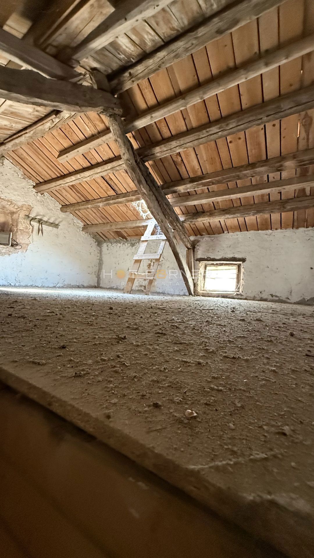 Casa in pietra istriana con terreno edificabile 