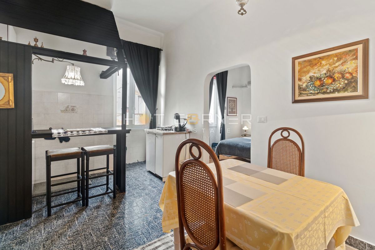 Rovigno, prima fila sul mare, 2 appartamenti in uno