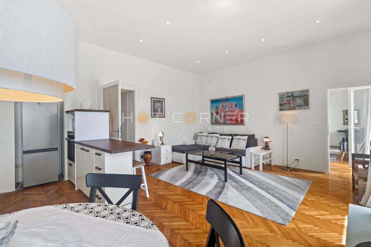 Rovigno, prima fila sul mare, 2 appartamenti in uno