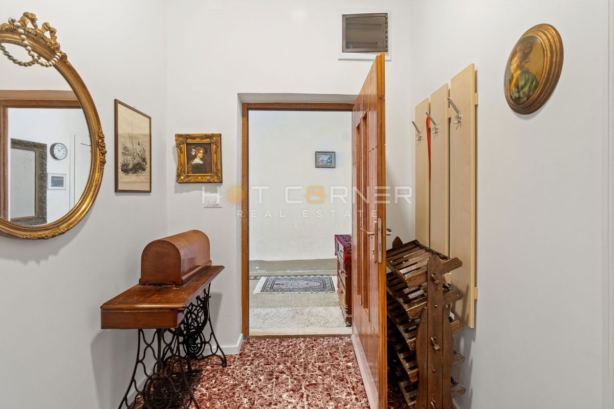 Rovigno, prima fila sul mare, 2 appartamenti in uno