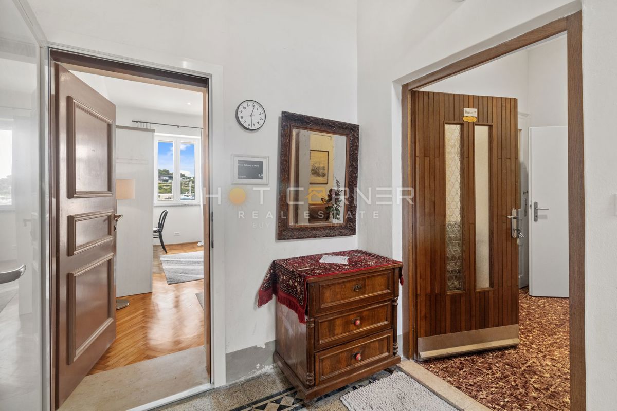 Rovigno, prima fila sul mare, 2 appartamenti in uno