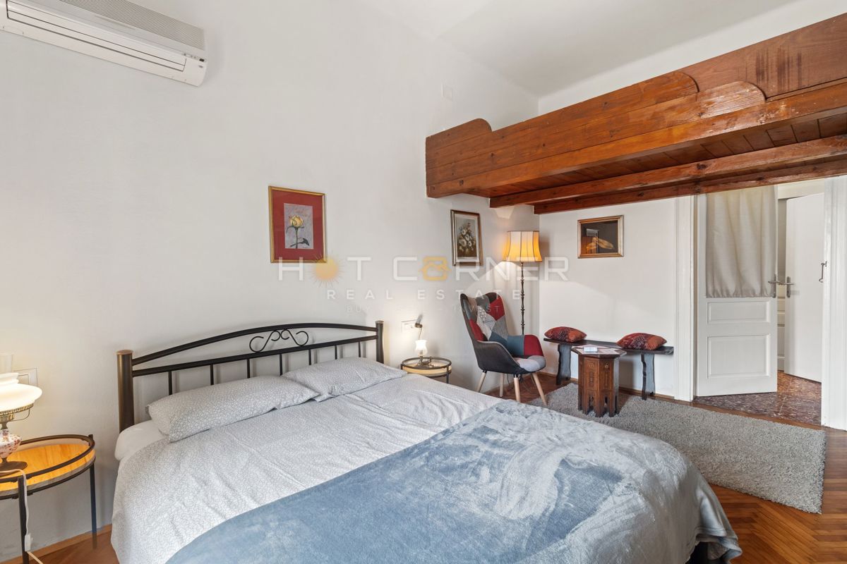 Rovigno, prima fila sul mare, 2 appartamenti in uno