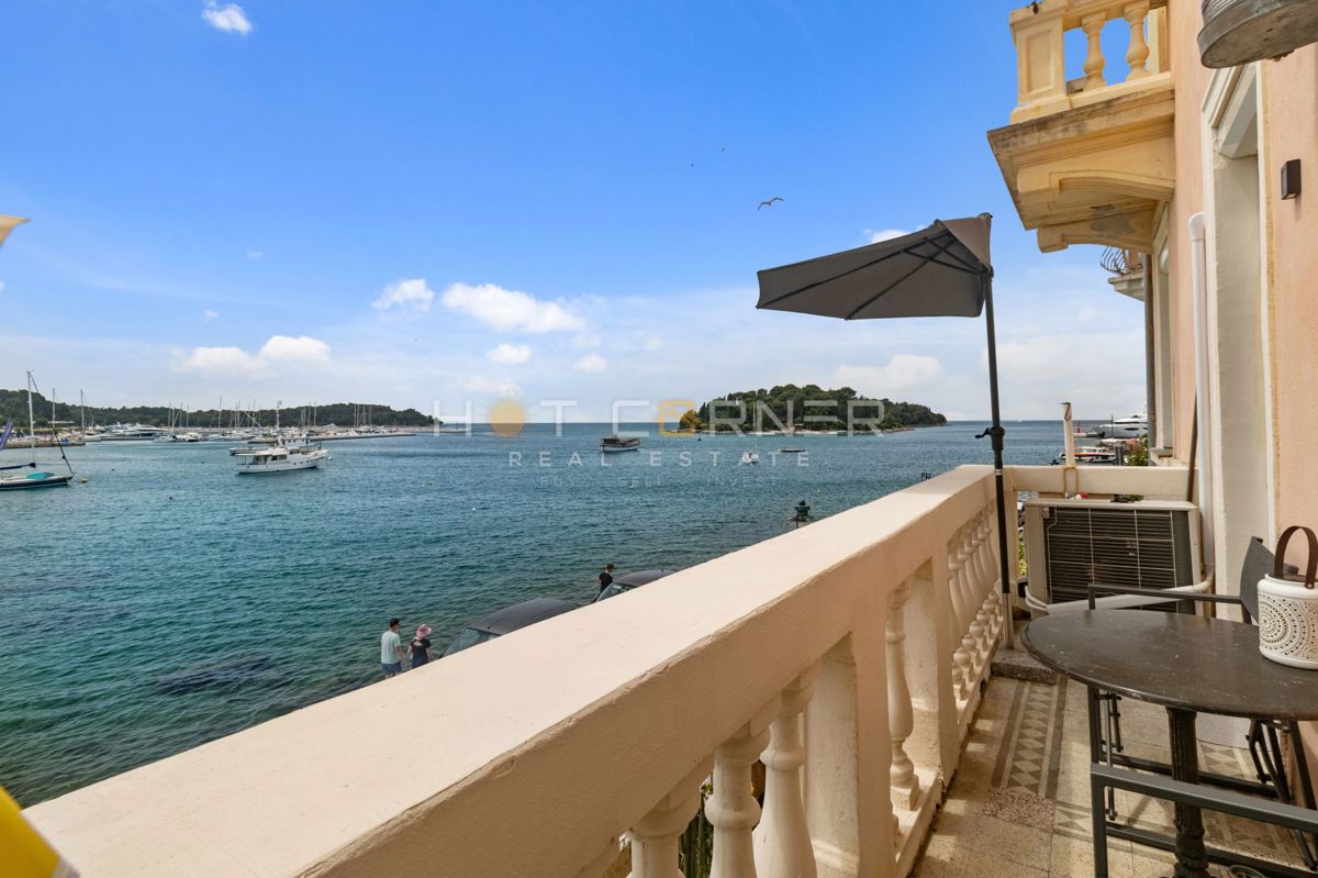 Rovigno, prima fila sul mare, 2 appartamenti in uno