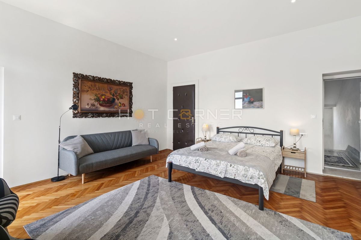 Rovigno, prima fila sul mare, 2 appartamenti in uno