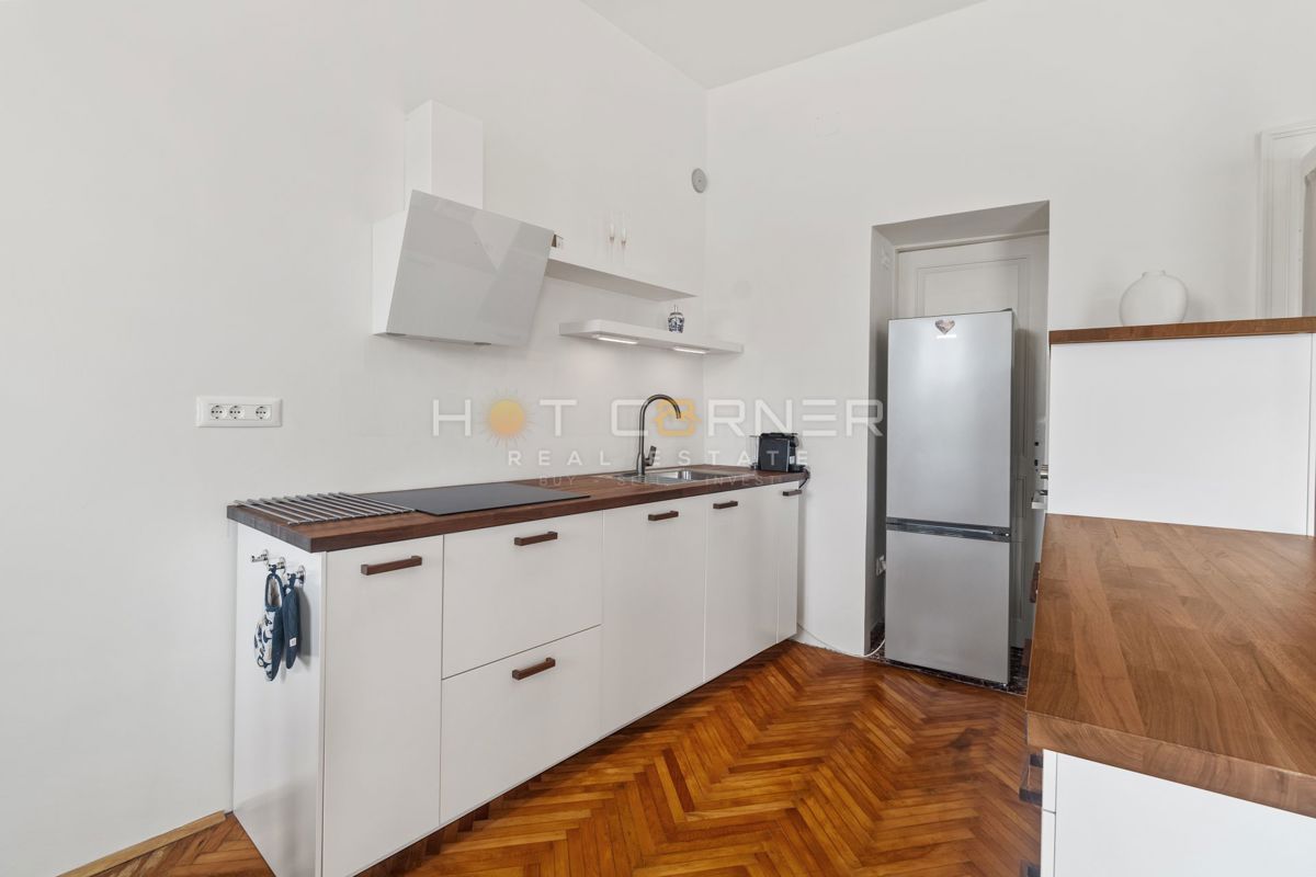 Rovigno, prima fila sul mare, 2 appartamenti in uno