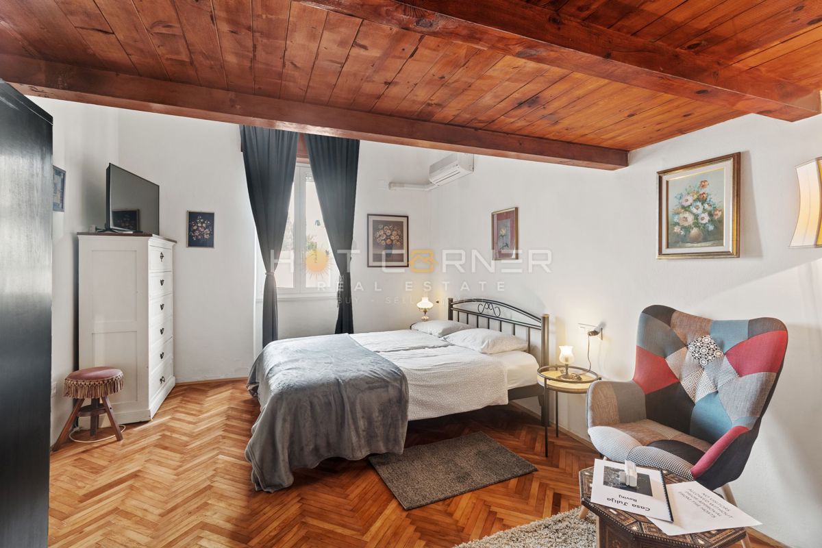 Rovigno, prima fila sul mare, 2 appartamenti in uno