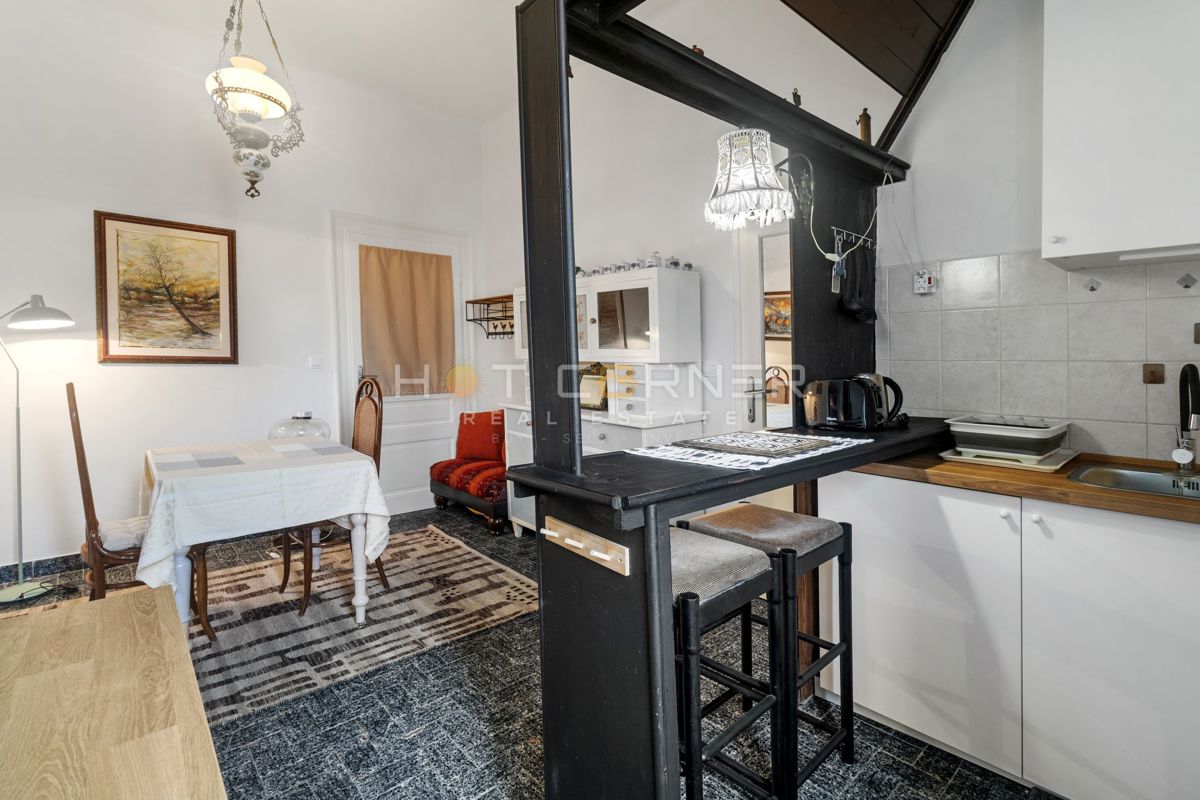 Rovigno, prima fila sul mare, 2 appartamenti in uno