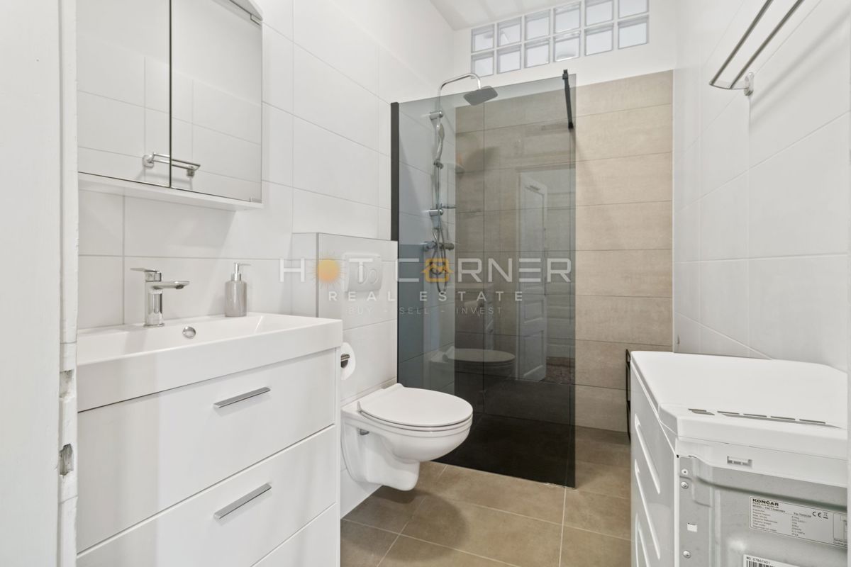 Rovigno, prima fila sul mare, 2 appartamenti in uno