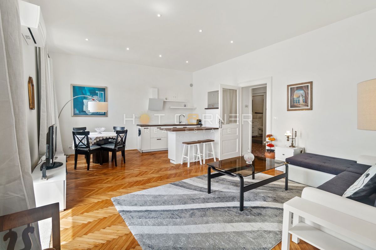 Rovigno, prima fila sul mare, 2 appartamenti in uno