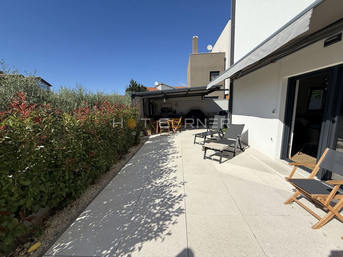 Pola, appartamento di lusso con piscina a 2 km dalla spiaggia